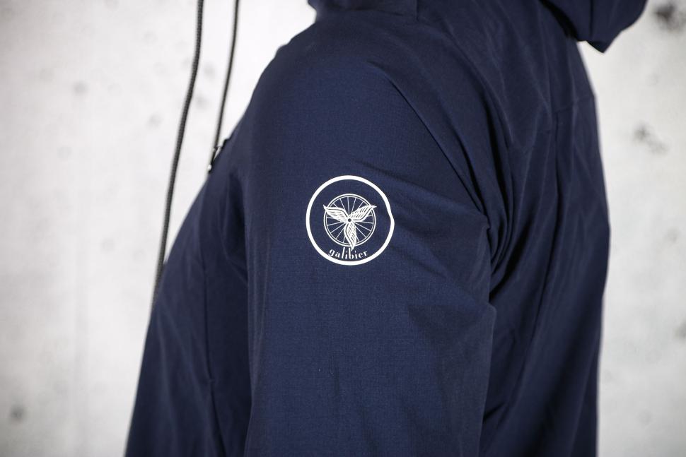 2024 Galibier Trail Wind Jacket - shoulder logo.jpg