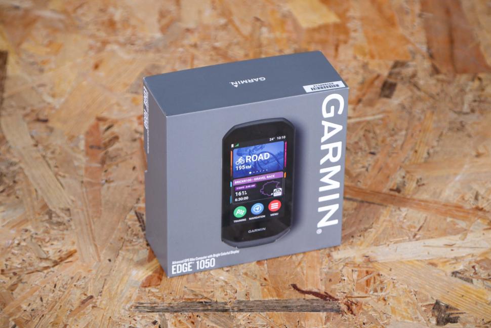 2024 Garmin Edge 1050 - boxed.jpg
