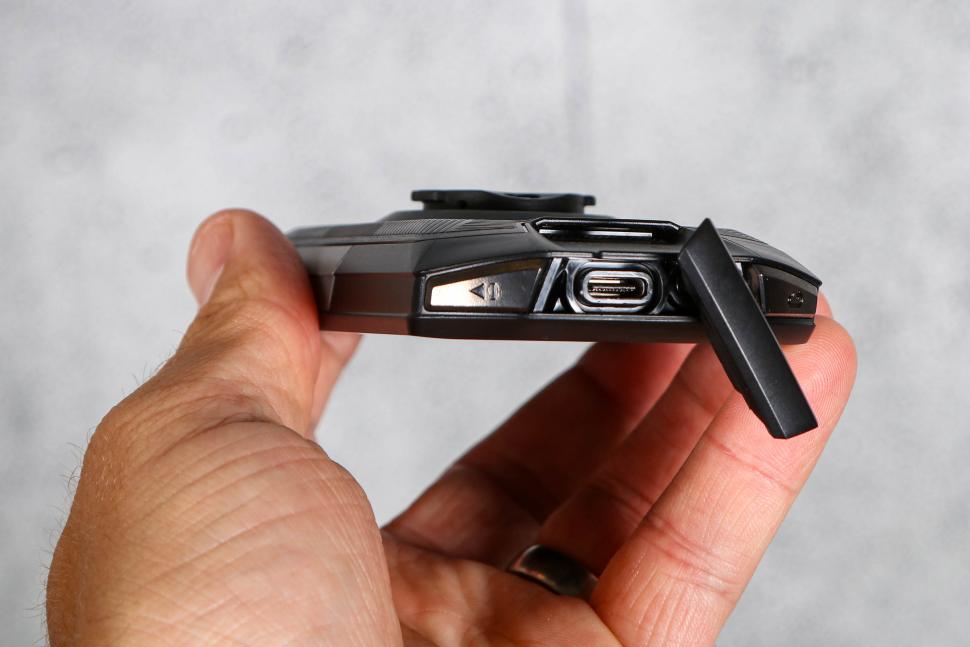 2024 Garmin Edge 1050 - charging port.jpg