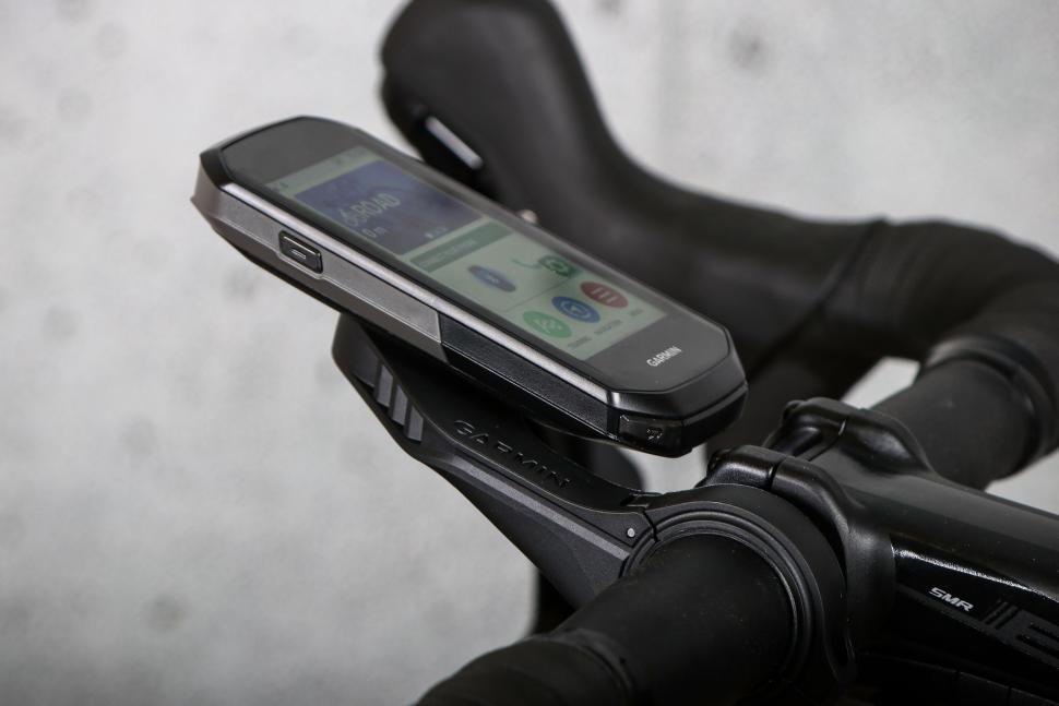 2024 Garmin Edge 1050 - side 1.jpg