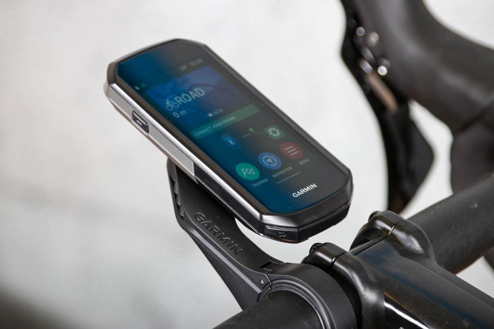 2024 Garmin Edge 1050 - side 2