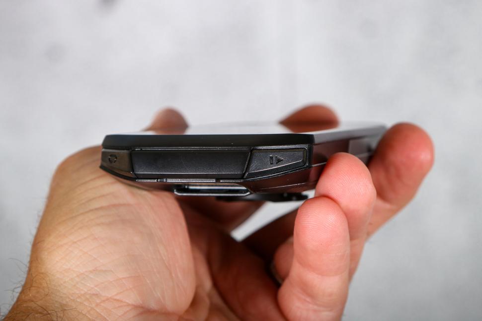 2024 Garmin Edge 1050 - unit base 1.jpg