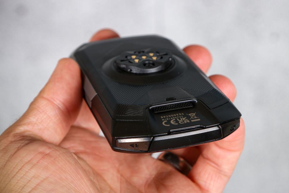 2024 Garmin Edge 1050 - unit base 2.jpg