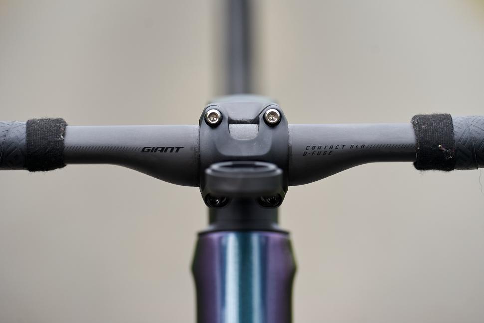 2024 Giant Defy Advanced SL 0 - bars 2.jpg