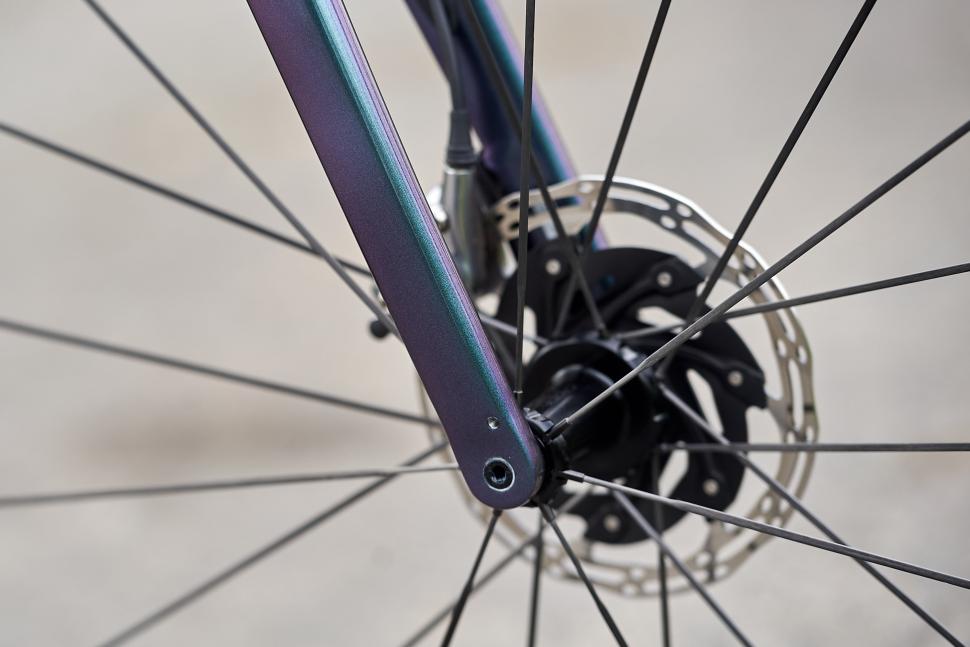 2024 Giant Defy Advanced SL 0 - fork detail.jpg