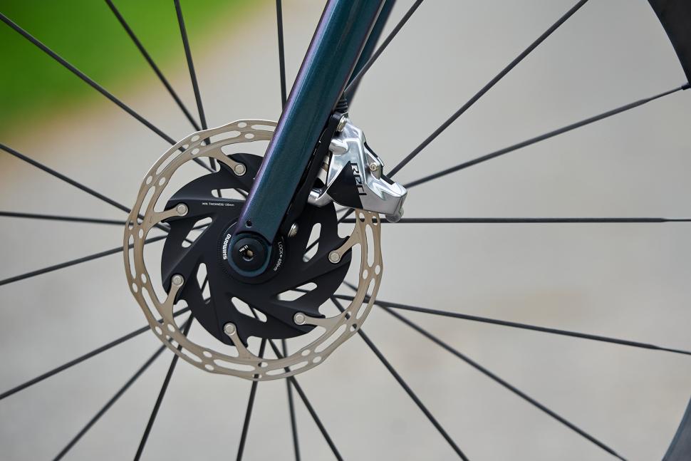 2024 Giant Defy Advanced SL 0 - front disc brake.jpg