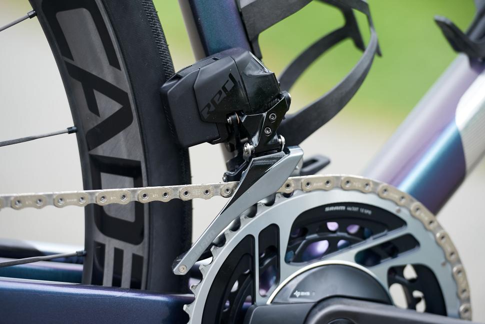 2024 Giant Defy Advanced SL 0 - front mech.jpg
