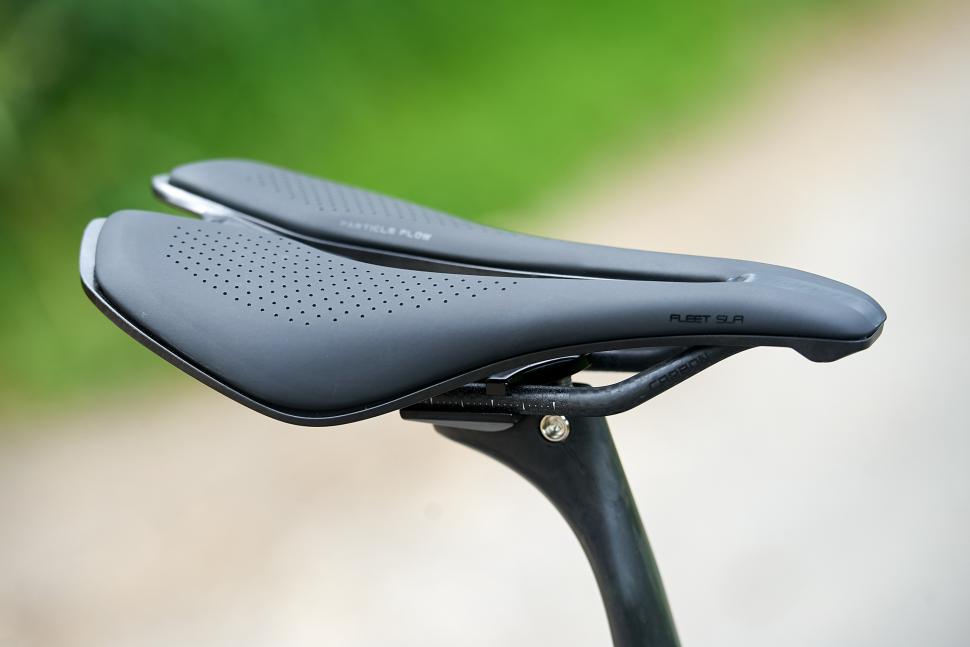 2024 Giant Defy Advanced SL 0 - saddle 1.jpg