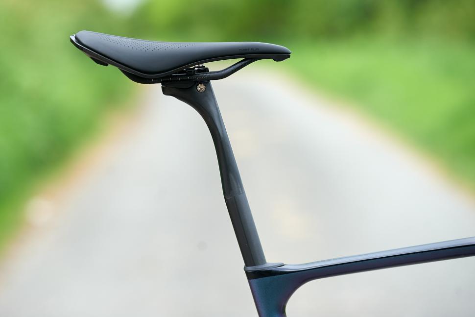 2024 Giant Defy Advanced SL 0 - saddle and post.jpg