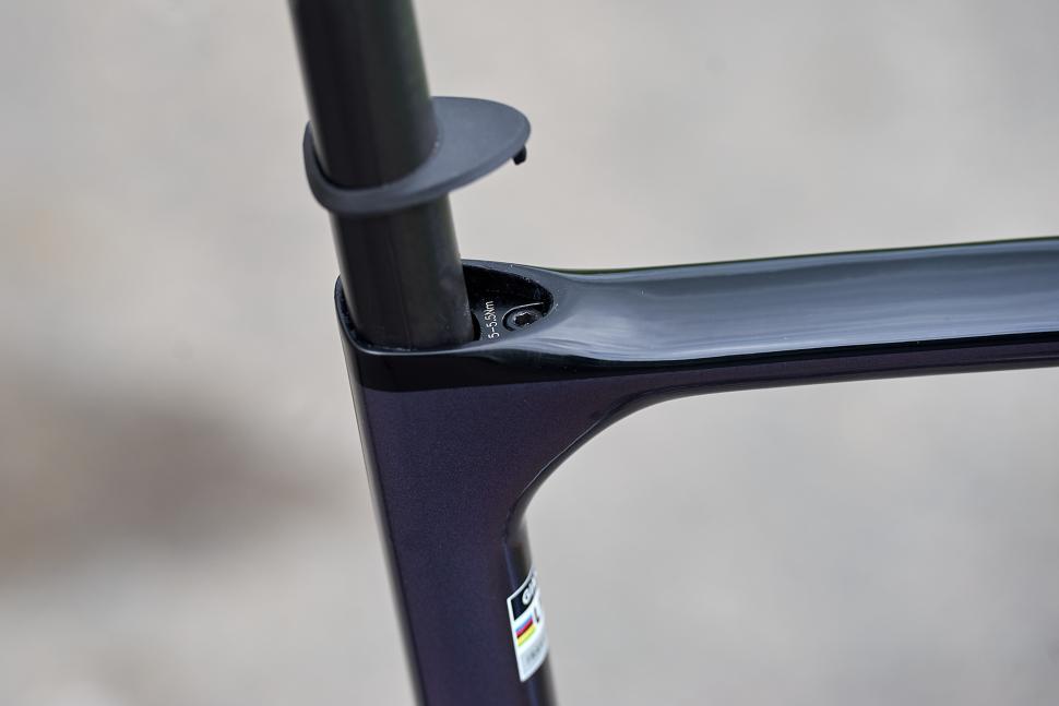 2024 Giant Defy Advanced SL 0 - seat post bolt.jpg
