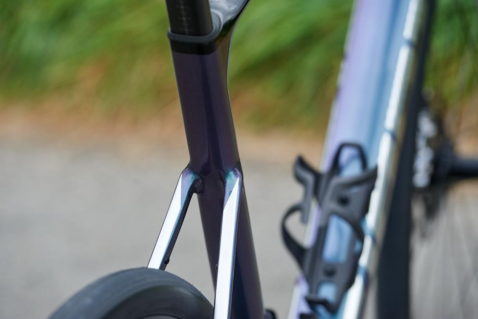 2024 Giant Defy Advanced SL 0 - seat stays.jpg