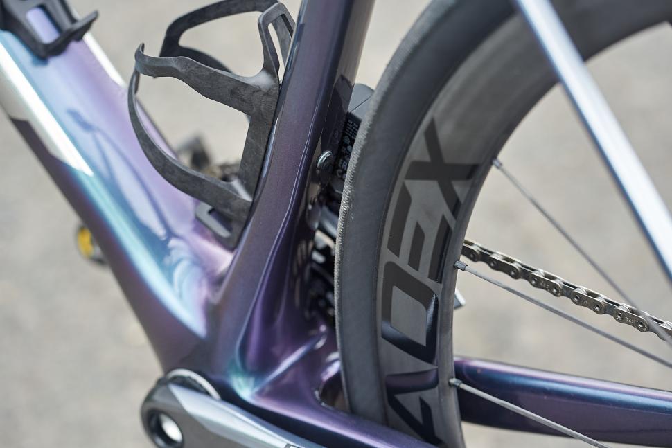 2024 Giant Defy Advanced SL 0 - seat tube clearance.jpg