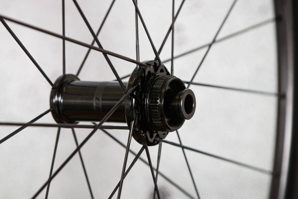 2024 Giant SLR 1 50 Disc WheelSystem - front hub.jpg