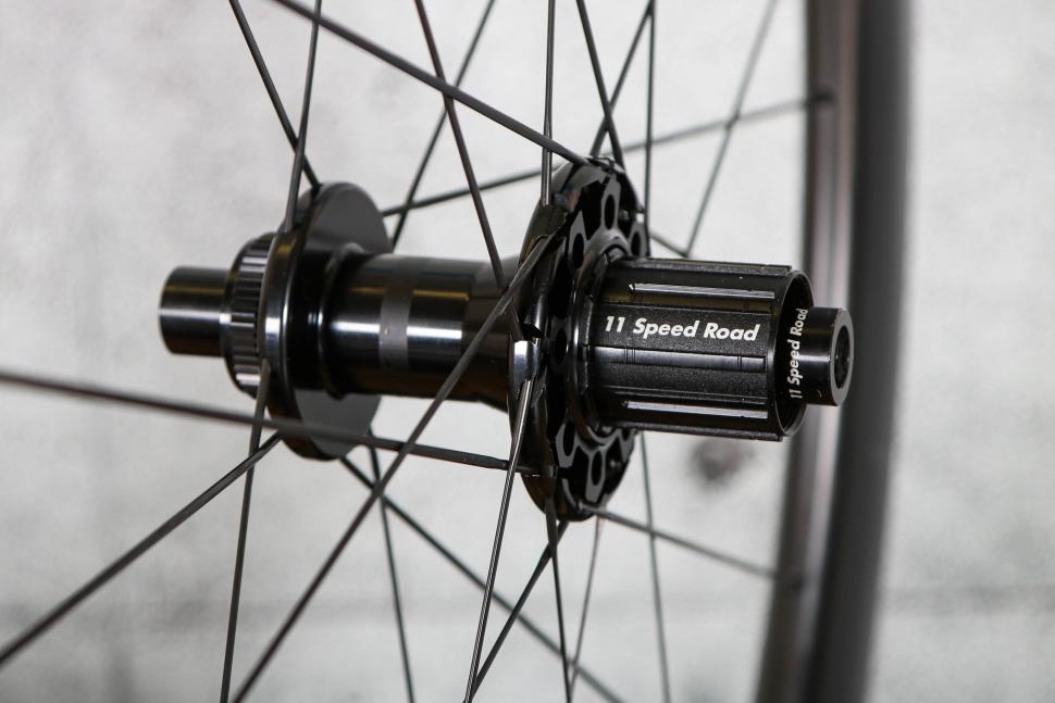2024 Giant SLR 1 50 Disc WheelSystem - rear hub.jpg
