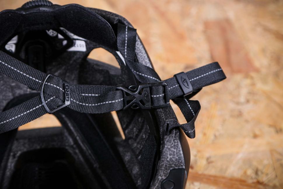 2024 Giro Caden II Urban Helmet - clip.jpg