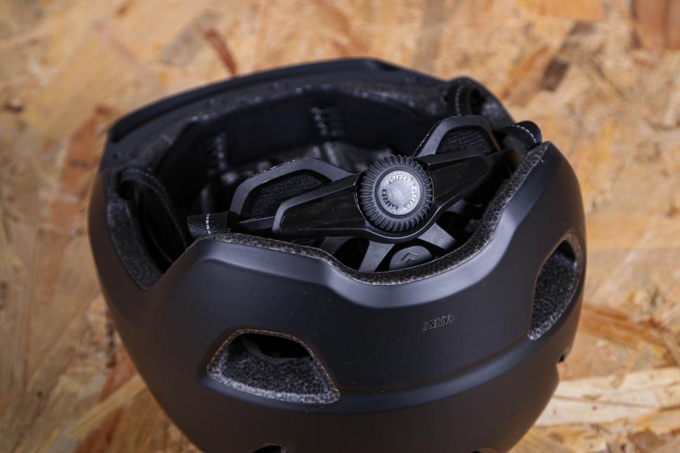 2024 Giro Caden II Urban Helmet - tension system.jpg