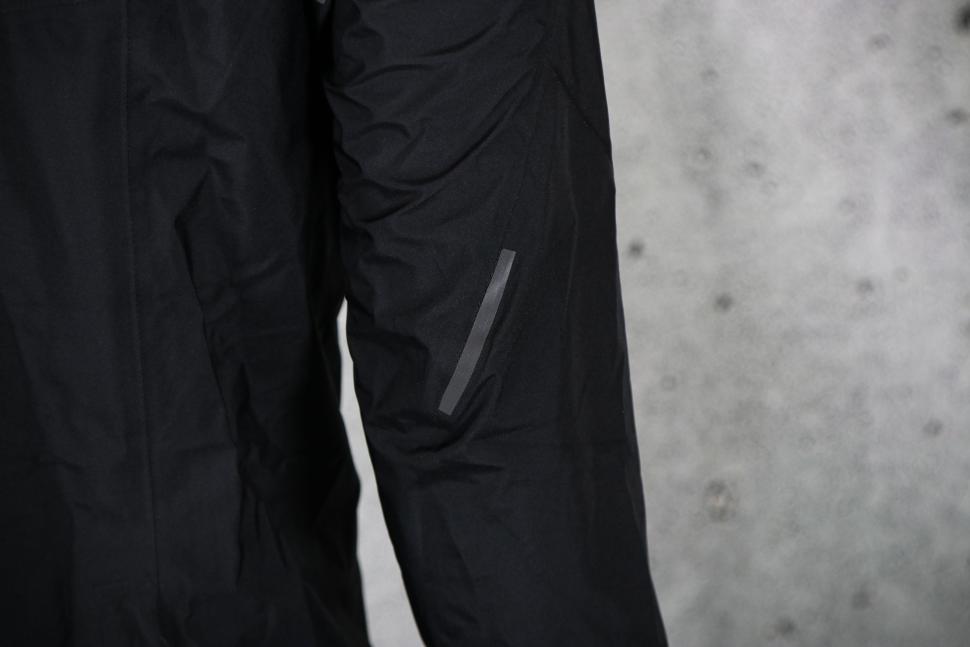 2024 Gorewear Spinshift Gore-Tex Jacket - reflective highlight.jpg