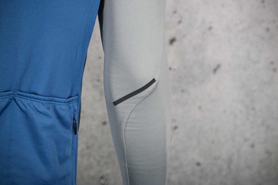 2024 Gorewear Spinshift Thermo Long sleeve jersey - elbow detail.jpg