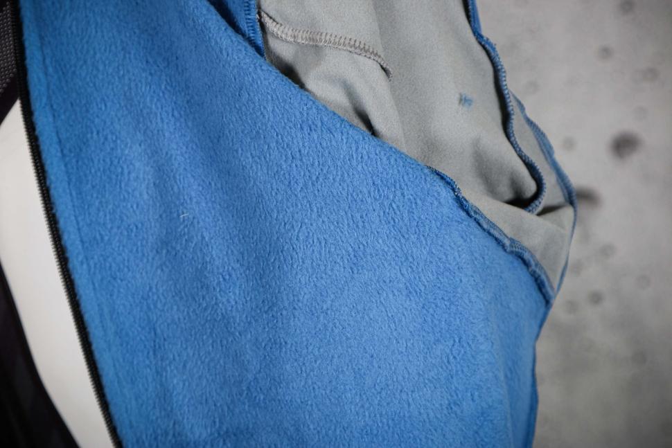 2024 Gorewear Spinshift Thermo Long sleeve jersey - inside.jpg