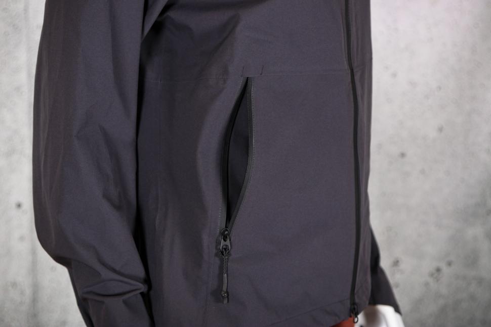 2024 Jack Wolfskin Bike Commute Mono Jkt W - front pocket open.jpg