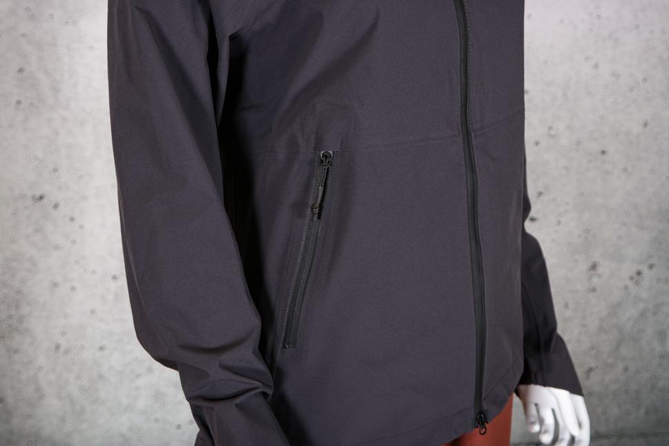 2024 Jack Wolfskin Bike Commute Mono Jkt W - front pocket.jpg