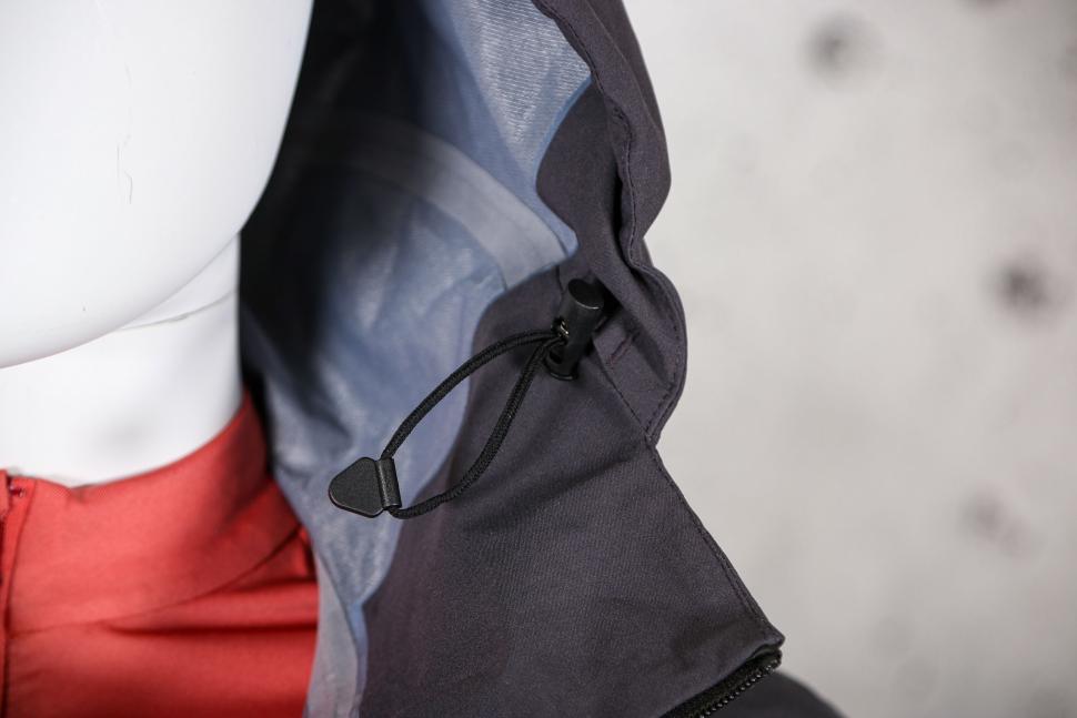 2024 Jack Wolfskin Bike Commute Mono Jkt W - hood toggle.jpg