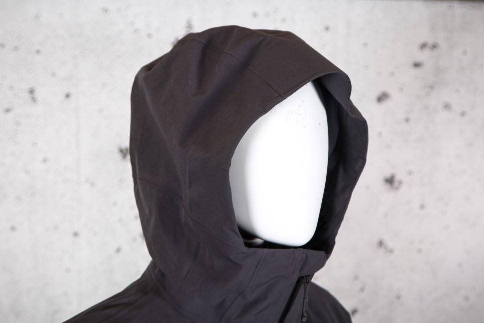 2024 Jack Wolfskin Bike Commute Mono Jkt W - hood.jpg
