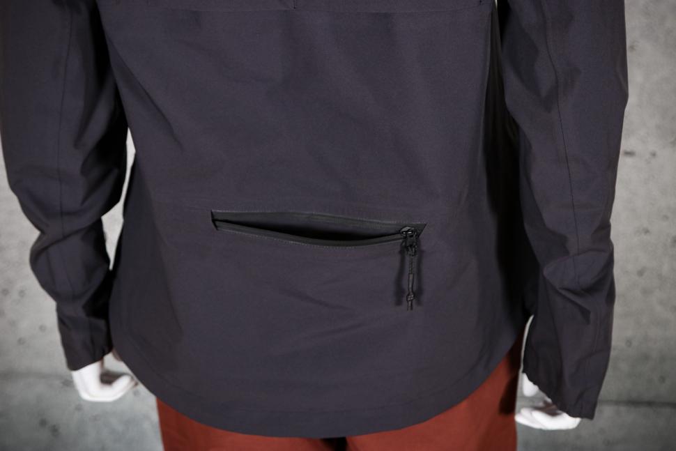 2024 Jack Wolfskin Bike Commute Mono Jkt W - rear zipped pocket.jpg