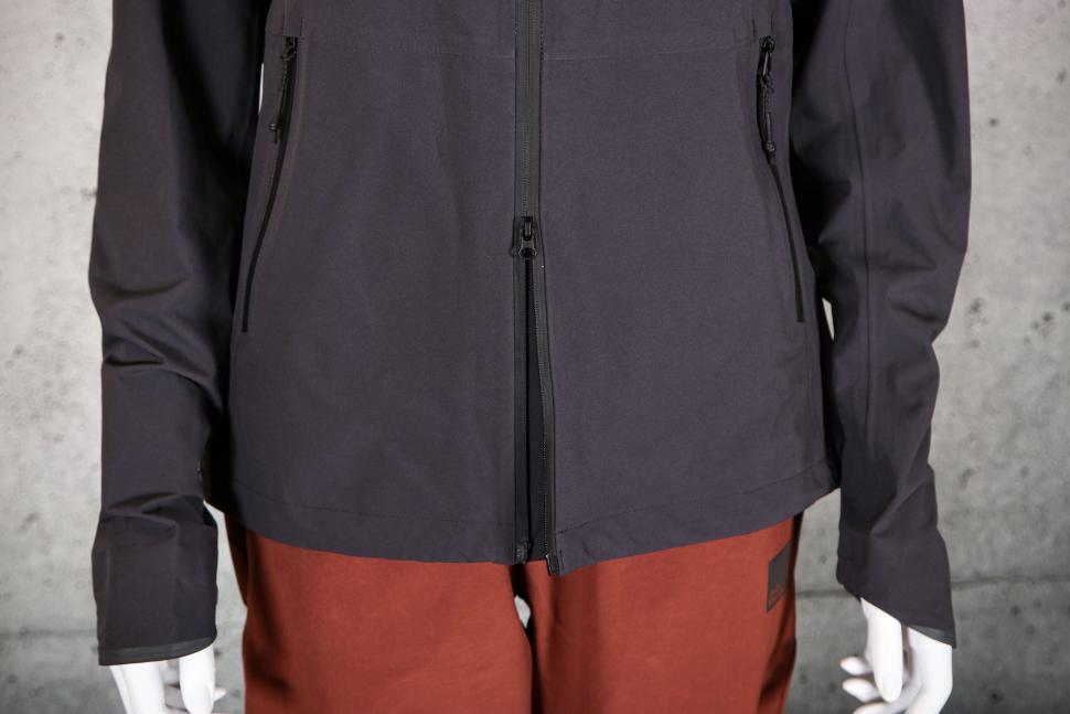 2024 Jack Wolfskin Bike Commute Mono Jkt W - zip.jpg