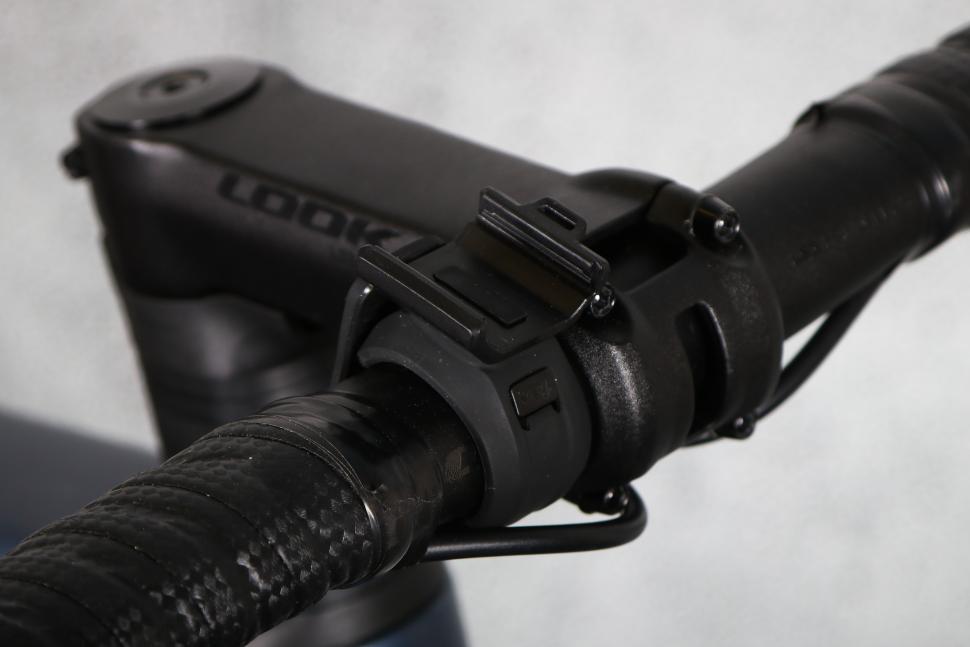 2024 Knog Blinder Pro 600 - mount.jpg