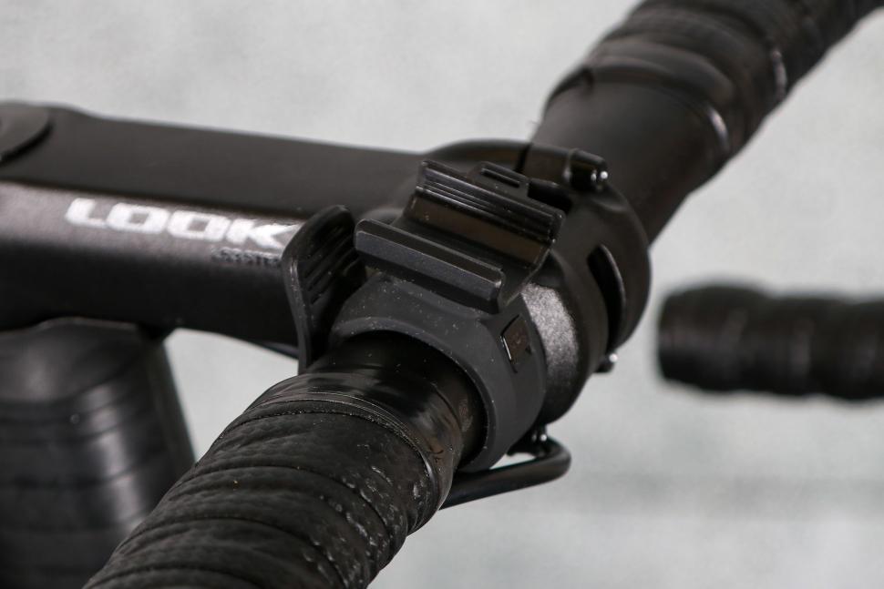 2024 Knog Blinder Pro 900 + Mid Cobber Rear - Light Set - front light mount.jpg