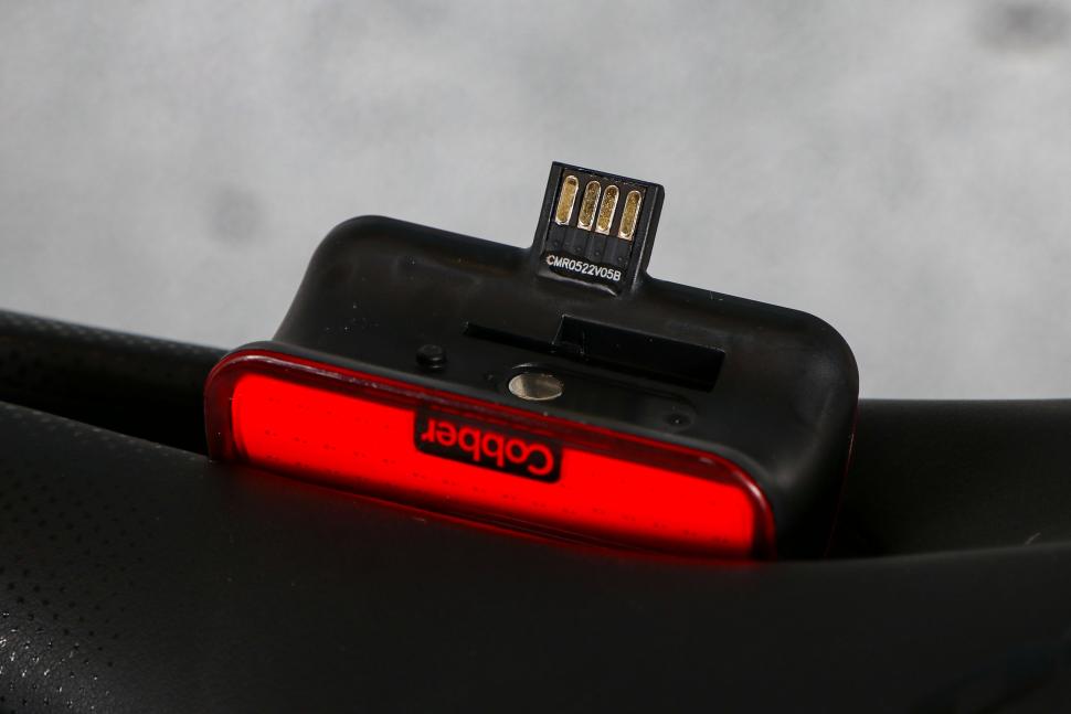2024 Knog Blinder Pro 900 + Mid Cobber Rear - Light Set - rear light USB port.jpg