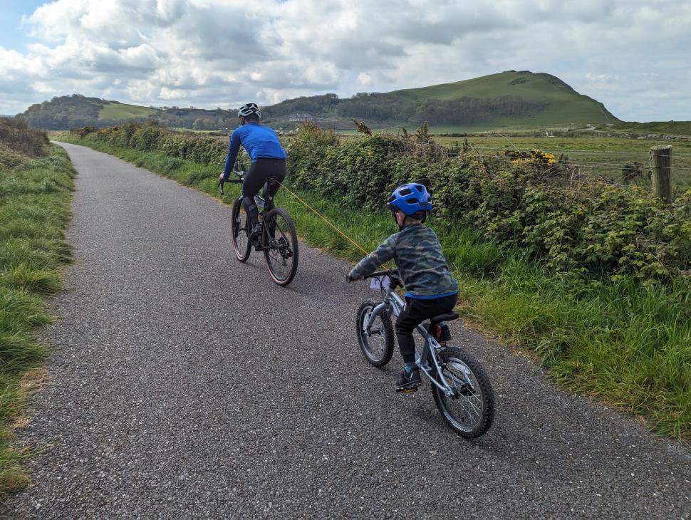 2024 Kommit Bike Towing System Riding.jpg