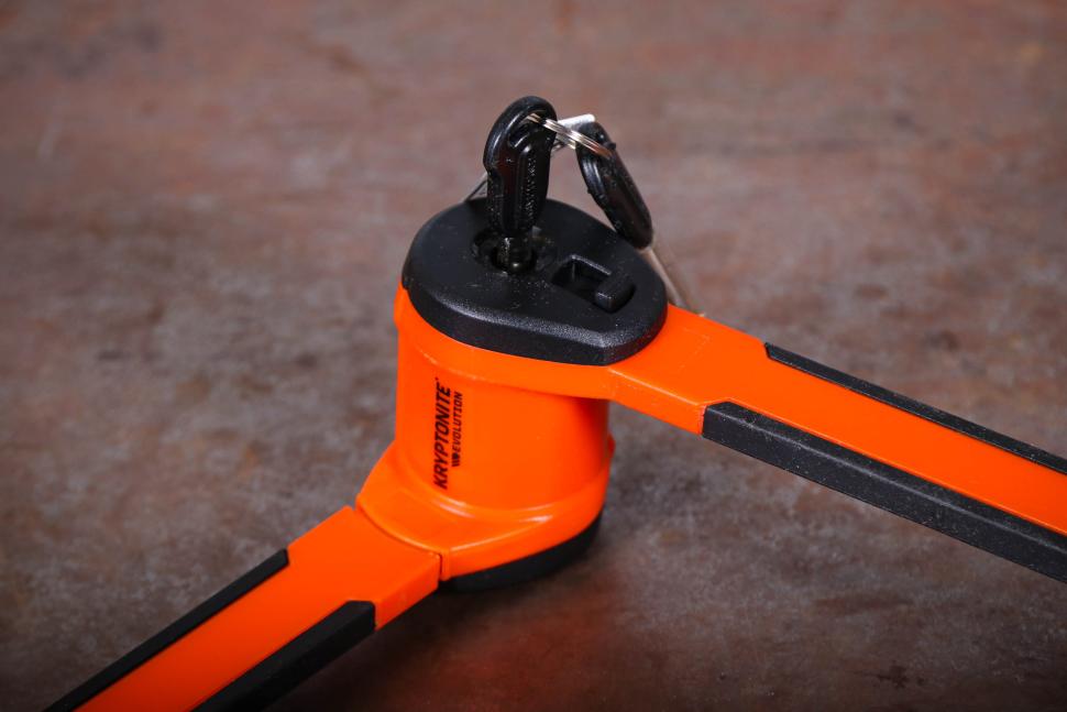 2024 Kryptonite Evolution 790 Folding Lock - key in barrel.jpg