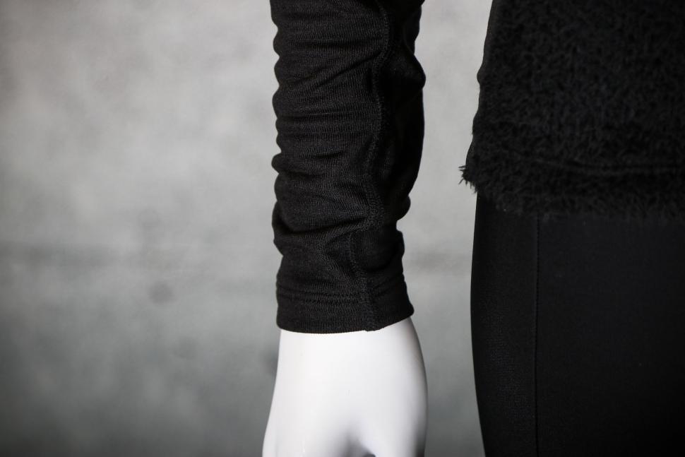 2024 Le Col Womens Deep Winter Base Layer - cuff.jpg
