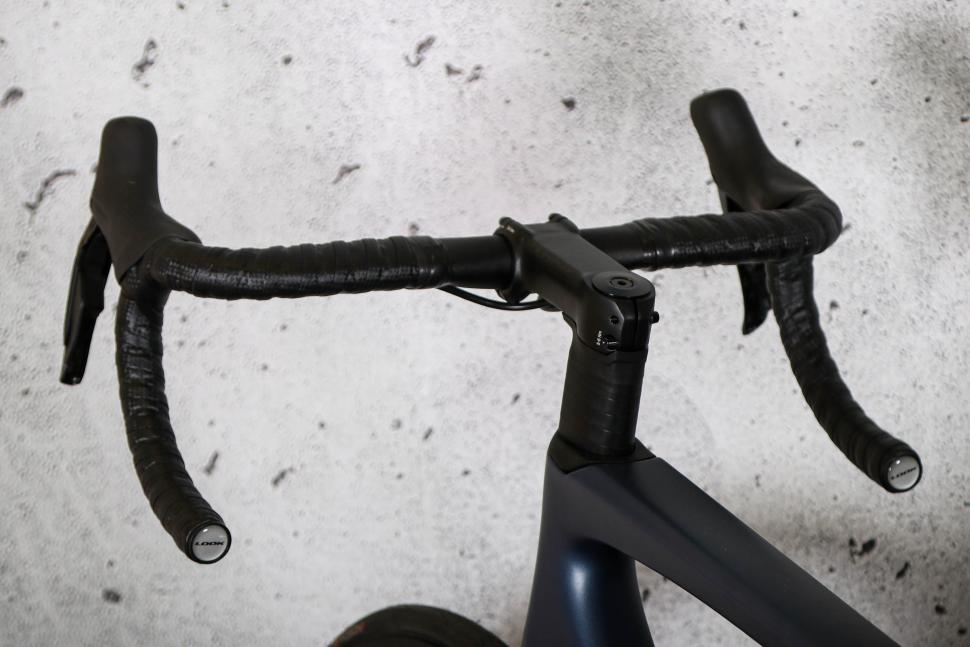 2024 Look 785 Huez 105 Di2 - bars 3.jpg