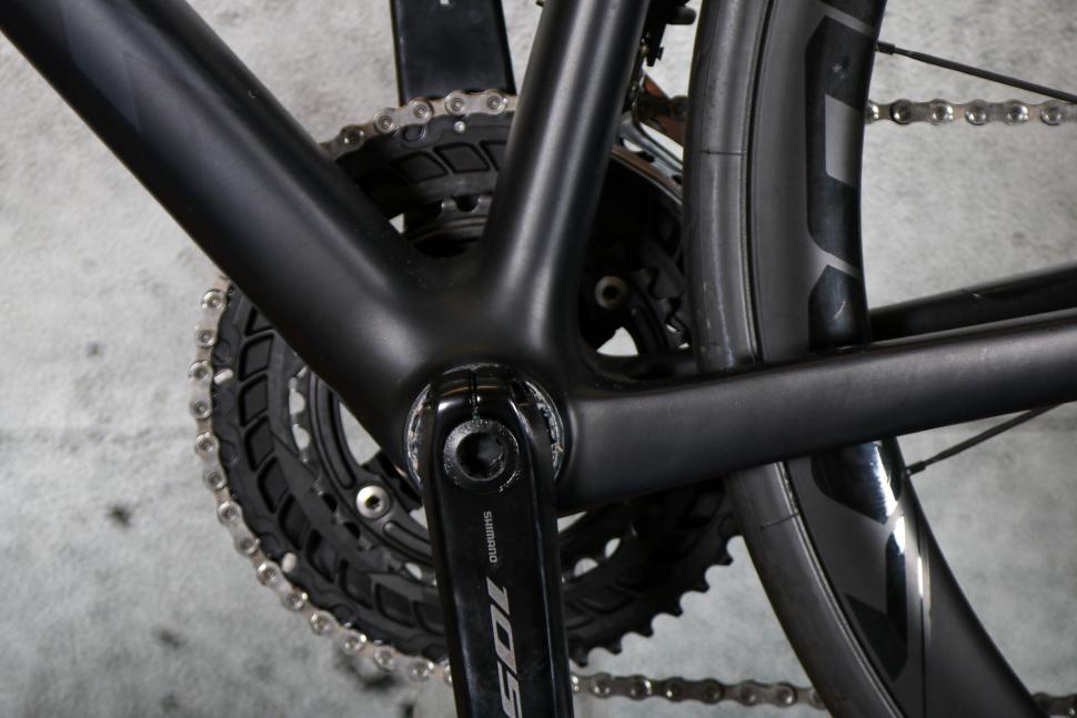 2024 Look 785 Huez 105 Di2 - bottom bracket.jpg
