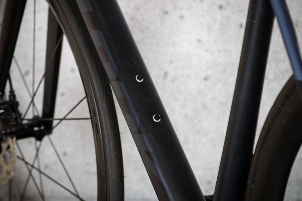2024 Look 785 Huez 105 Di2 - down tube bosses.jpg
