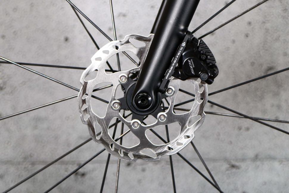 2024 Look 785 Huez 105 Di2 - front disc brake.jpg
