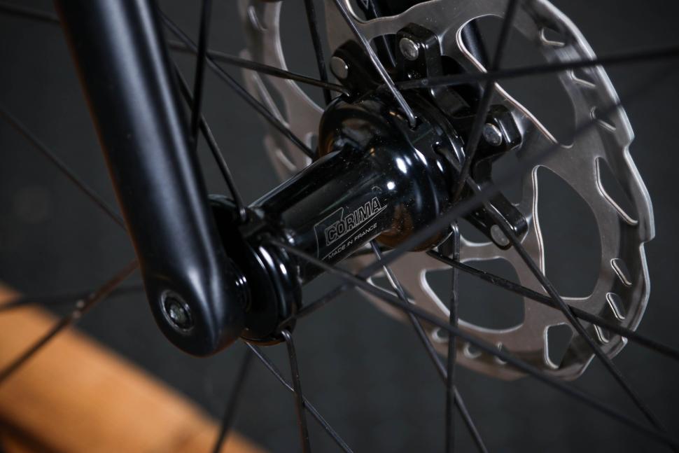 2024 Look 785 Huez 105 Di2 - front hub.jpg