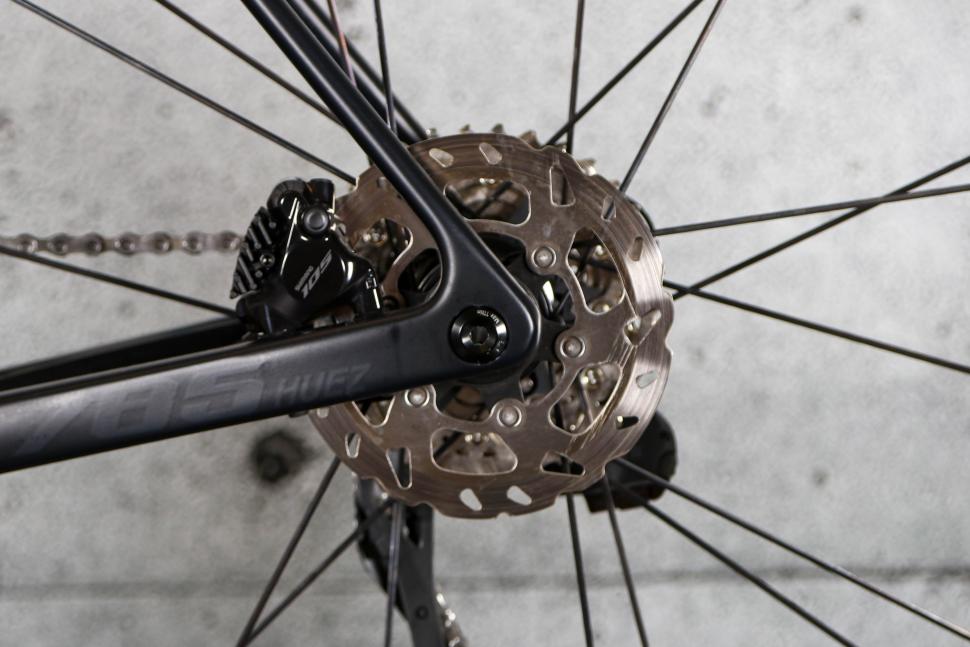 2024 Look 785 Huez 105 Di2 - rear disc brake.jpg