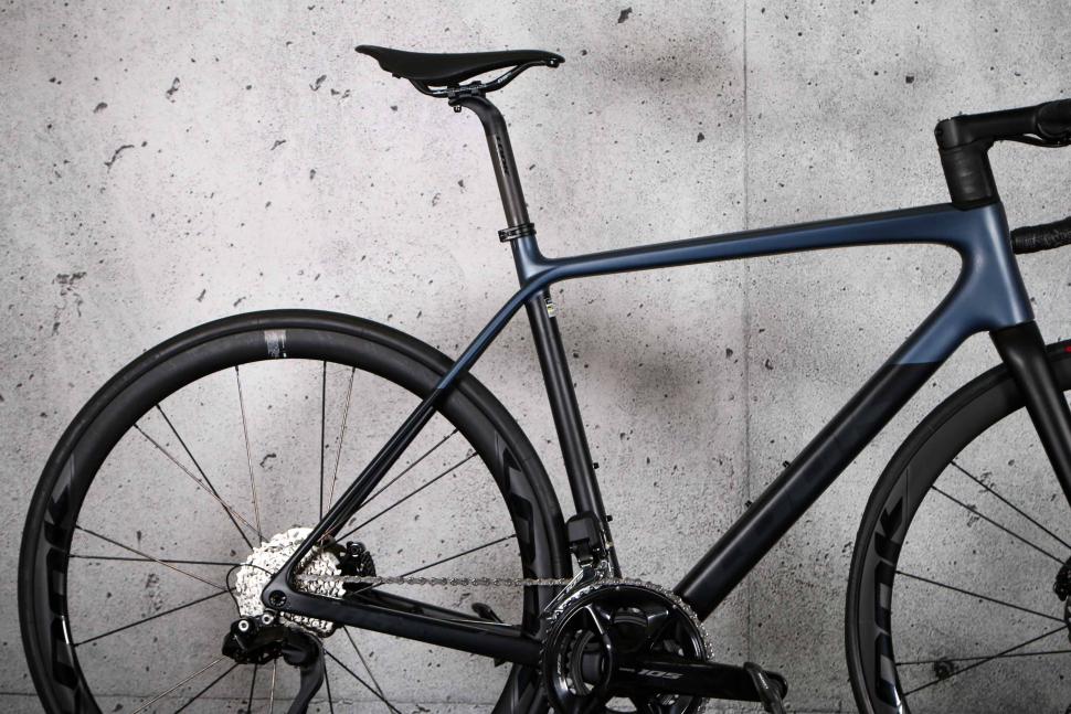 2024 Look 785 Huez 105 Di2 - rear.jpg