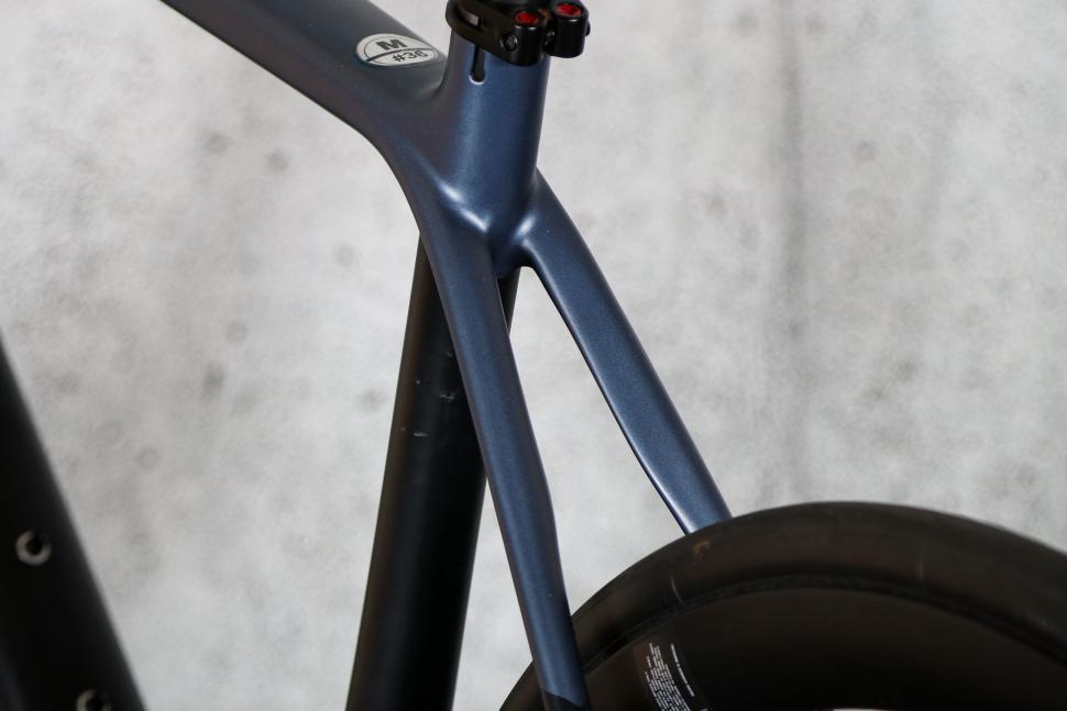 2024 Look 785 Huez 105 Di2 - seat stays.jpg