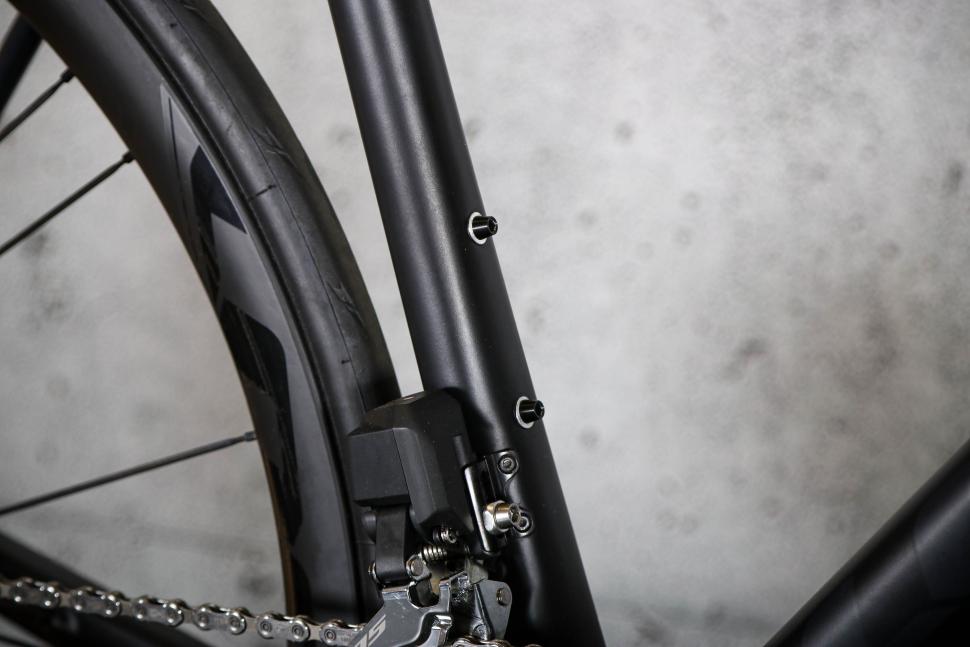 2024 Look 785 Huez 105 Di2 - seat tube bosses.jpg