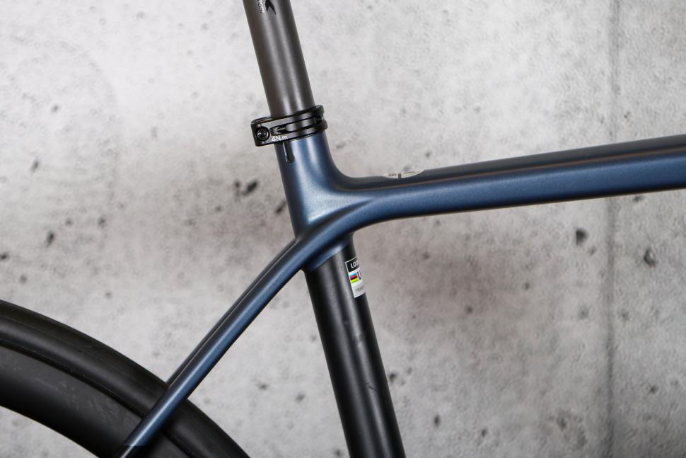 2024 Look 785 Huez 105 Di2 - seat tube junction.jpg