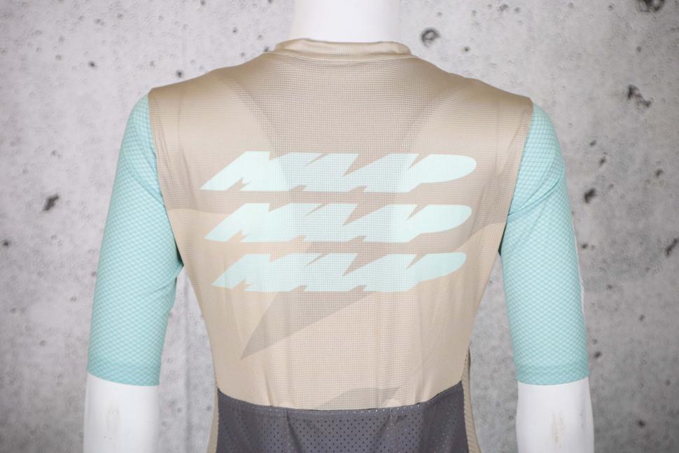 2024 MAAP Women's Eclipse Pro Air Jersey 2.0 - shoulders.jpg