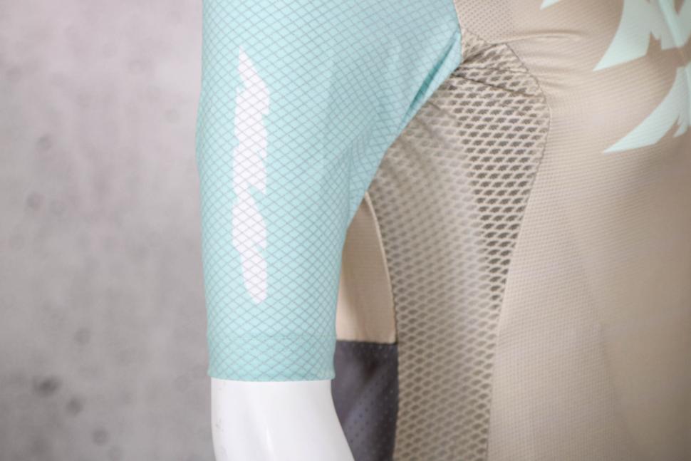 2024 MAAP Women's Eclipse Pro Air Jersey 2.0 - sleeve.jpg