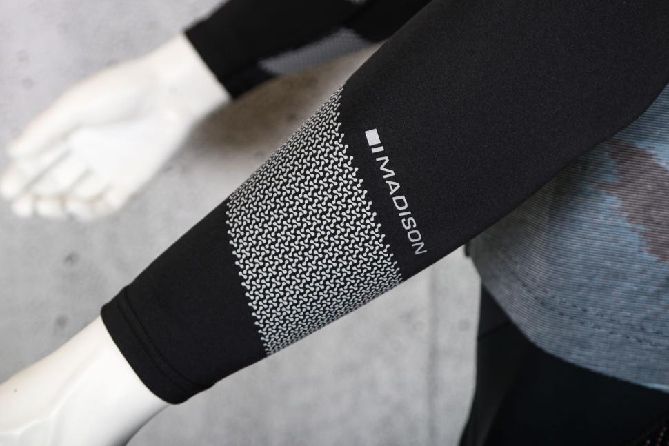 2024 Madison DTE Stellar Tech Isoler Thermal Arm Warmers With DWR - arm detail.jpg