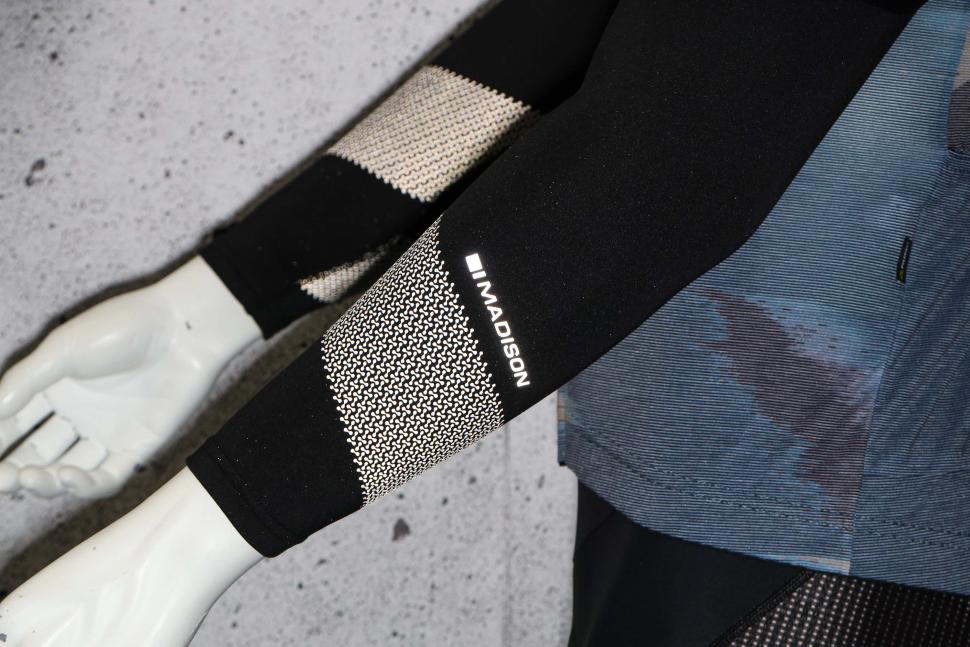 2024 Madison DTE Stellar Tech Isoler Thermal Arm Warmers With DWR - reflective.jpg