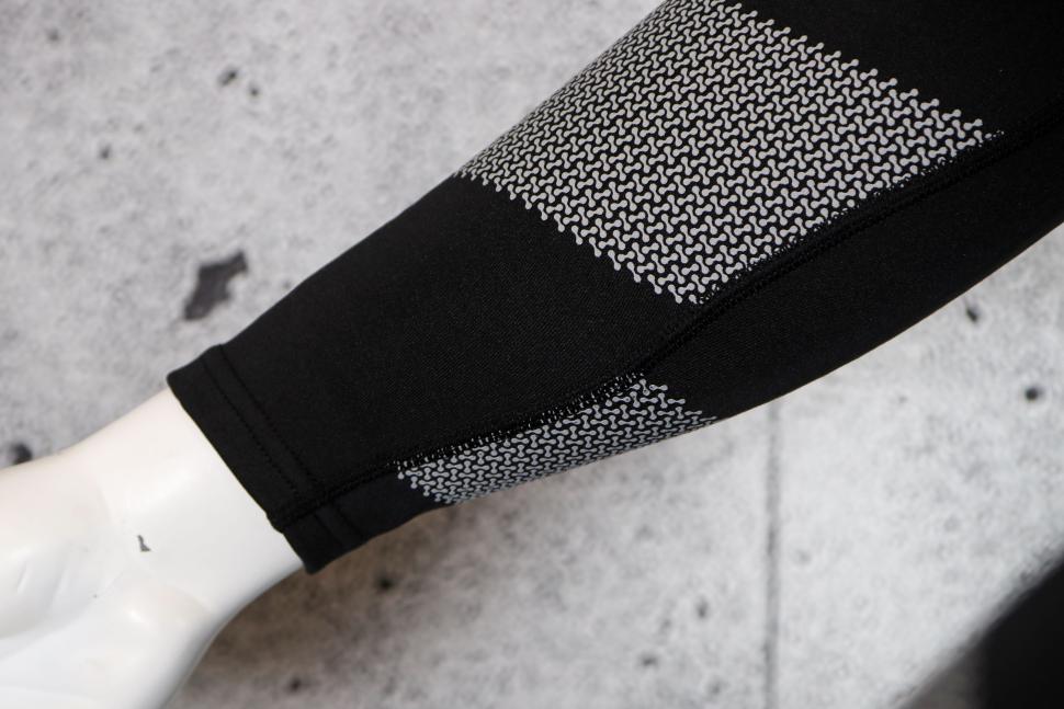 2024 Madison DTE Stellar Tech Isoler Thermal Arm Warmers With DWR - seam.jpg